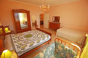 3 bedrooms, free cots/infant beds, free WiFi, bed sheets - Tusa Gold Sunset by Wonderful Italy (Tusa)
