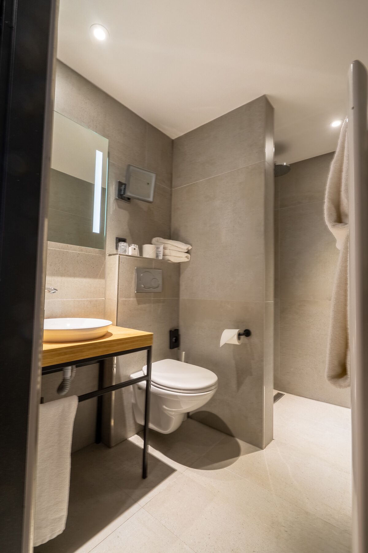signature double room | bathroom | shower, free toiletries, hair dryer, towels