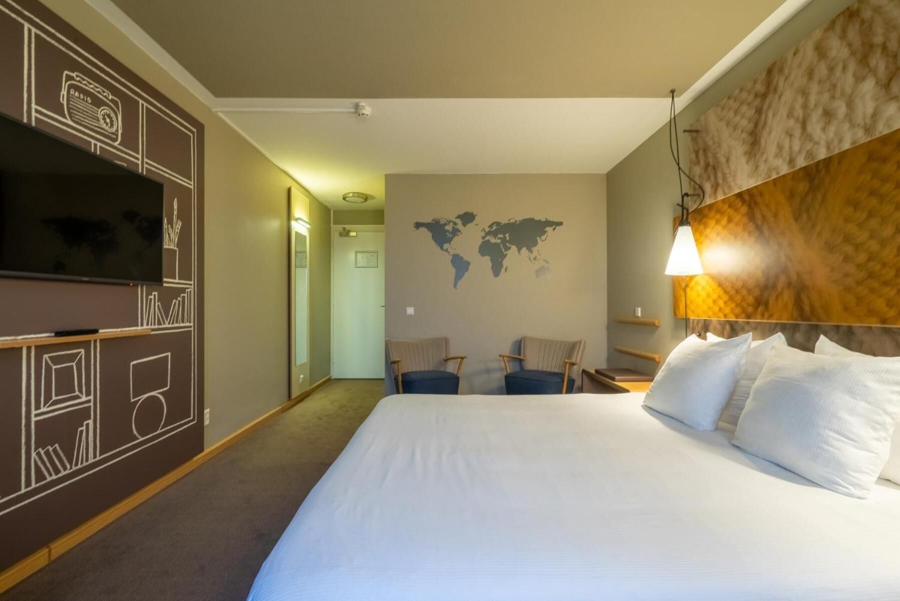 in-room safe, individually decorated, individually furnished, desk