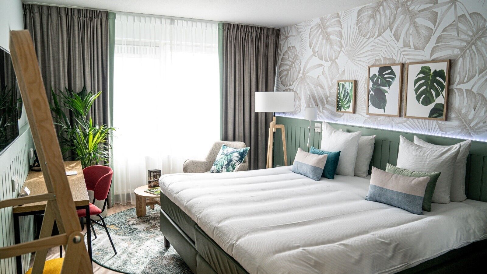 signature double room | in-room safe, individually decorated, individually furnished, desk