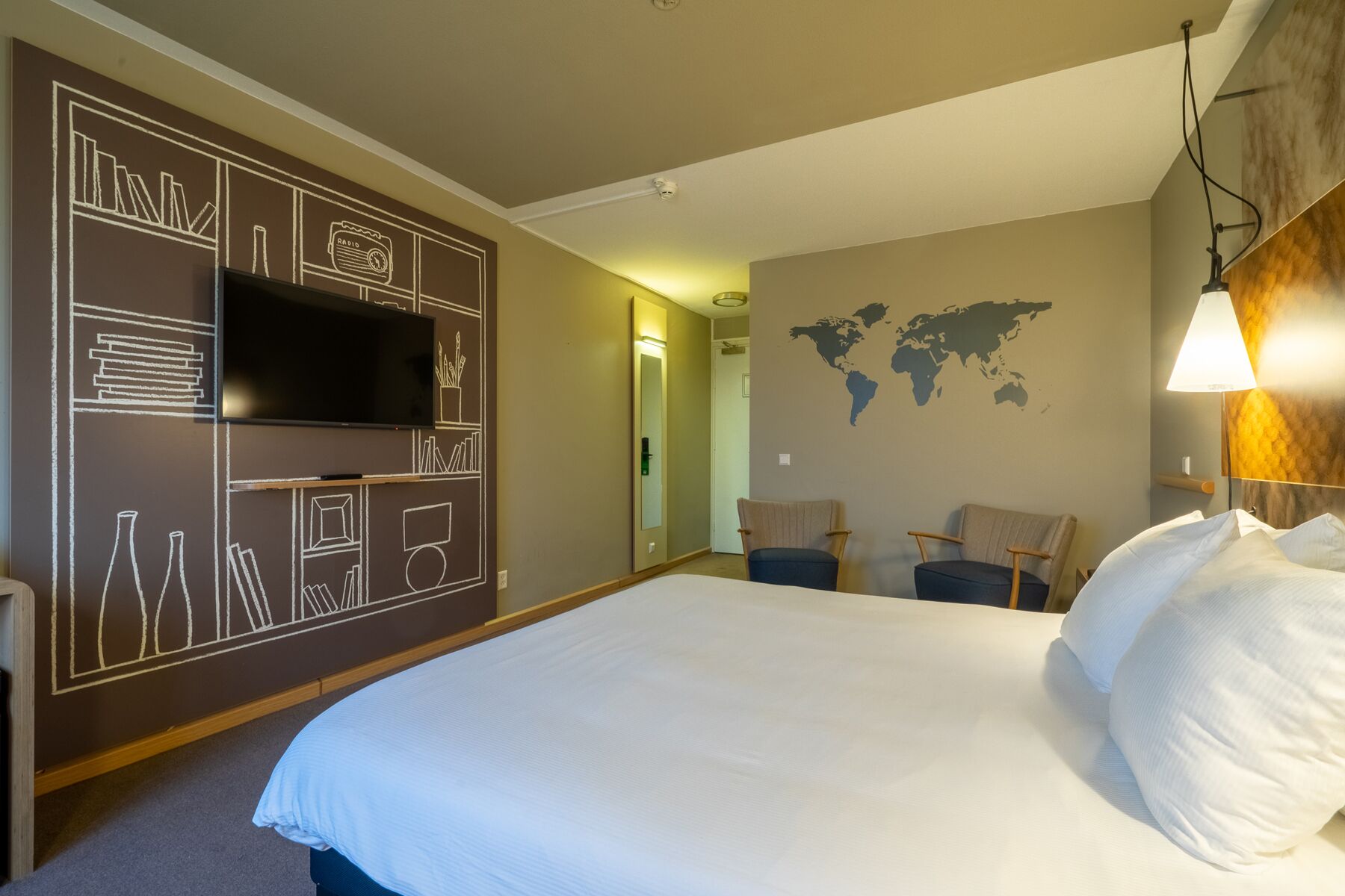 signature double room | in-room safe, individually decorated, individually furnished, desk