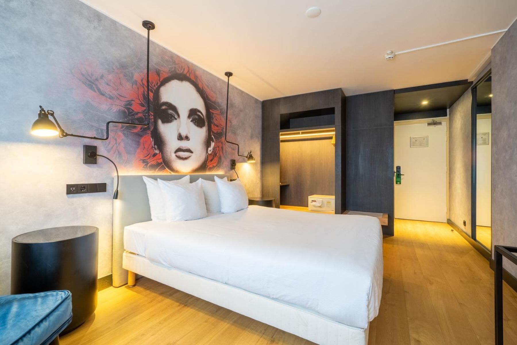 in-room safe, individually decorated, individually furnished, desk