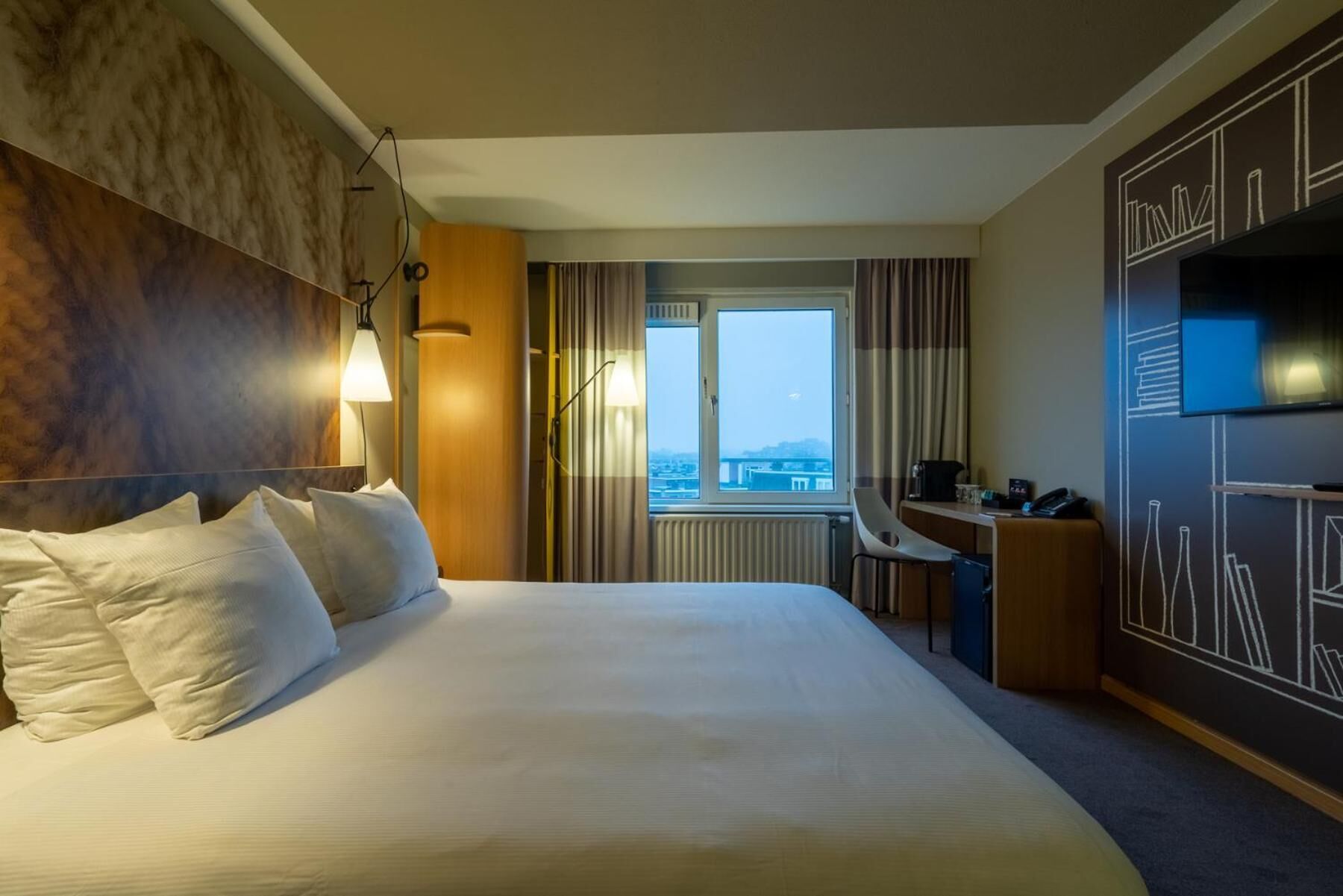 in-room safe, individually decorated, individually furnished, desk