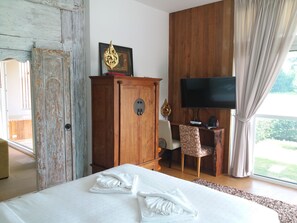3 Bedrooms Pool Villa | Escrivaninha, cortinas blackout, quartos à prova de som