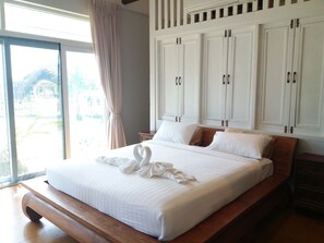 Desk, blackout drapes, soundproofing, free WiFi - Mountain View Pool Villa Nakhonnayok (Ban Na)