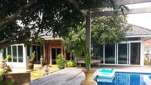 3 Bedrooms Pool Villa  | 테라스/파티오