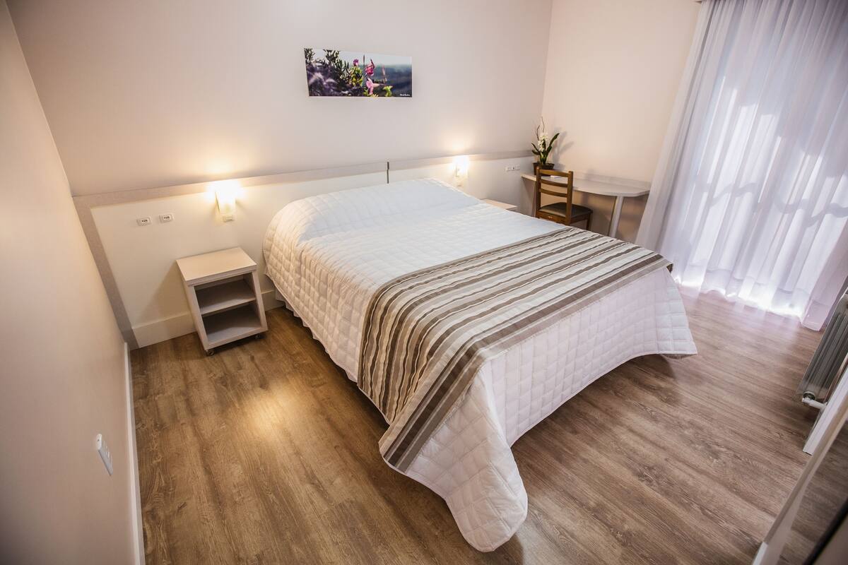 In-room safe, desk, blackout drapes, cribs (free)