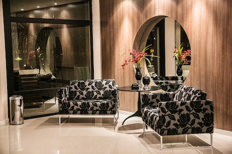 Lobby sitting area. Gaboardi Park Hotel