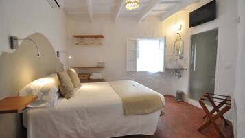 Economy-Doppelzimmer | Betten mit Memory-Foam-Matratzen, kostenloses WLAN, Bettwäsche