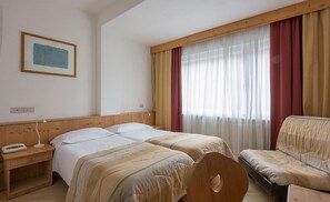 Double or Twin Room | In-room safe, desk, blackout curtains, free WiFi - Garni Bellavista (Livinallongo del Col di Lana)