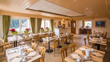 Petit déjeuner buffet compris tous les jours