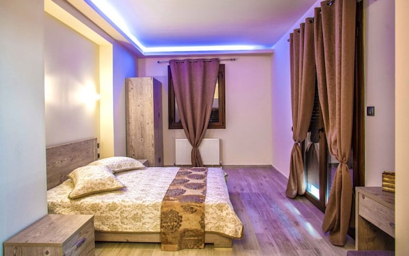 Studio Deluxe, ban công | Két bảo mật tại phòng, phòng cách âm, bàn ủi/dụng cụ ủi quần áo