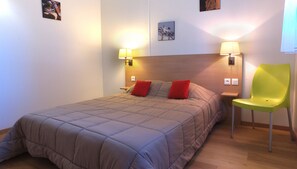 Ameublement personnalisé, draps fournis