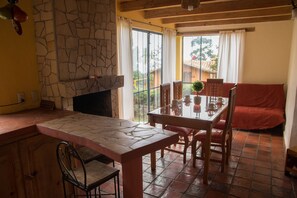 Suite, Garden View | In-room dining