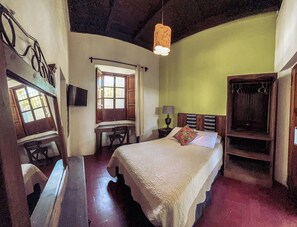 Habitación doble, baño privado | Vista desde la habitación