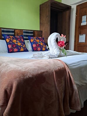 Iron/ironing board, bed sheets - Hostal Antigueño - Hostel (Antigua Guatemala)