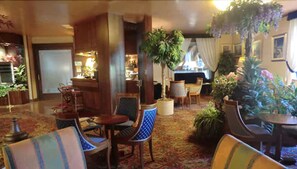 Coin salon dans le hall