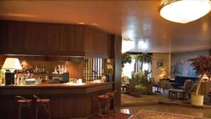 Lobby-lounge