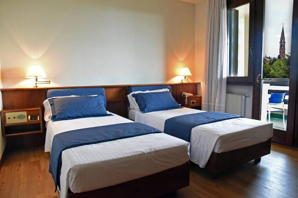Frette Italian sheets, premium bedding, down comforters, minibar