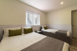 In-room safe, desk, iron/ironing board, free WiFi - Hotel Feria Imperial (Bogotá)