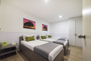 Chambre Triple Standard | Coffres-forts dans les chambres, bureau, fer et planche à repasser