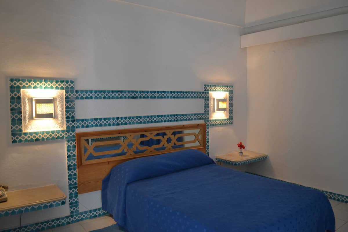 Blackout curtains, free cots/infant beds, bed sheets