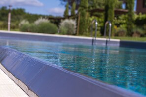 Outdoor pool, pool loungers - Rinidia Bio (Sovicille)