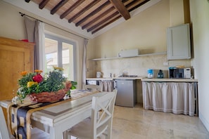 Deluxe Condo, Ensuite (Casetta/Dependance) | Shared kitchen | Highchair - Rinidia Bio (Sovicille)