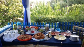 Free daily buffet breakfast - B&B Villa Betta (Bonifati)
