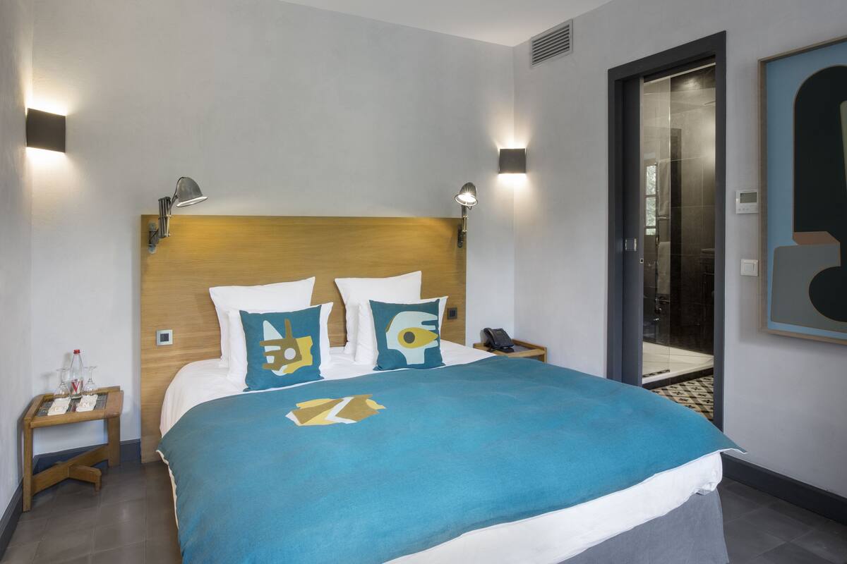Deluxe room - with balcony | 미니바, 객실 내 금고, 책상, 방음 설비