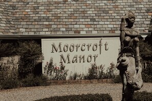 Front of property - Moorcroft Manor Boutique Country Hotel (Himeville)