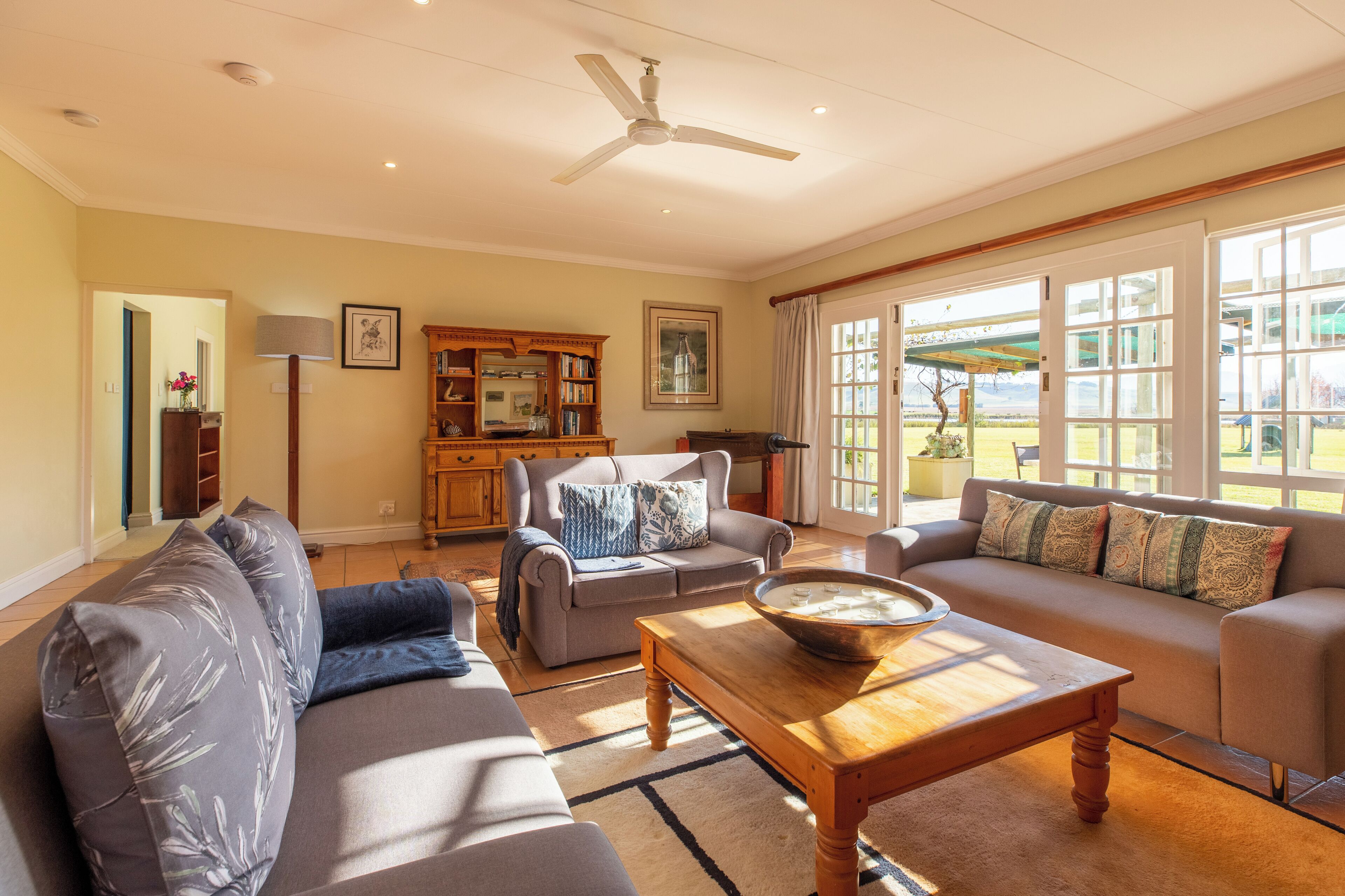 Executive-sviitti, 1 suuri parisänky | Oleskelualue | 32–tuumainen taulutelevisio, jossa satelliittikanavat