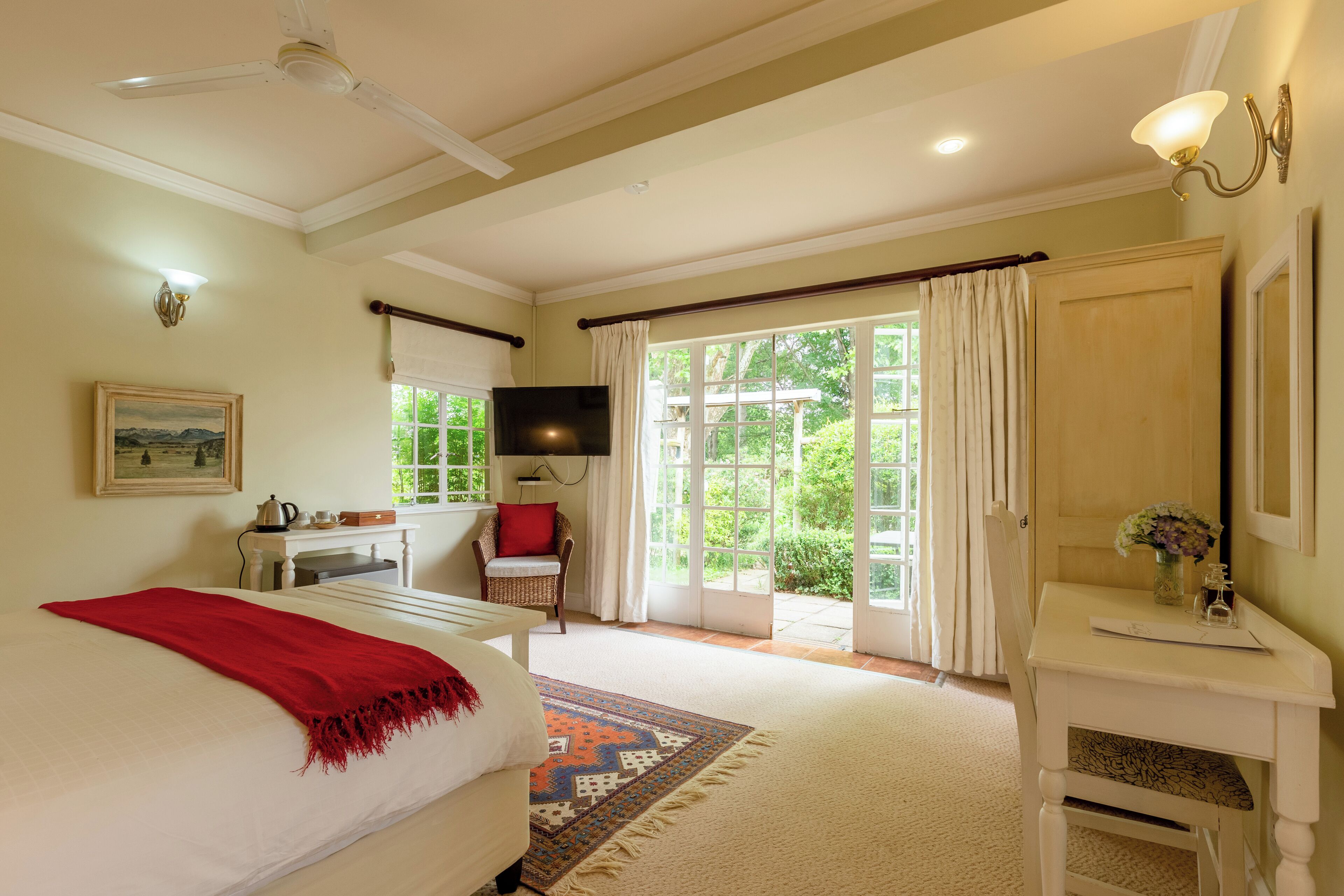 Kahden hengen deluxe-huone, 1 suuri parisänky | Ylelliset vuodevaatteet, tallelokero huoneessa