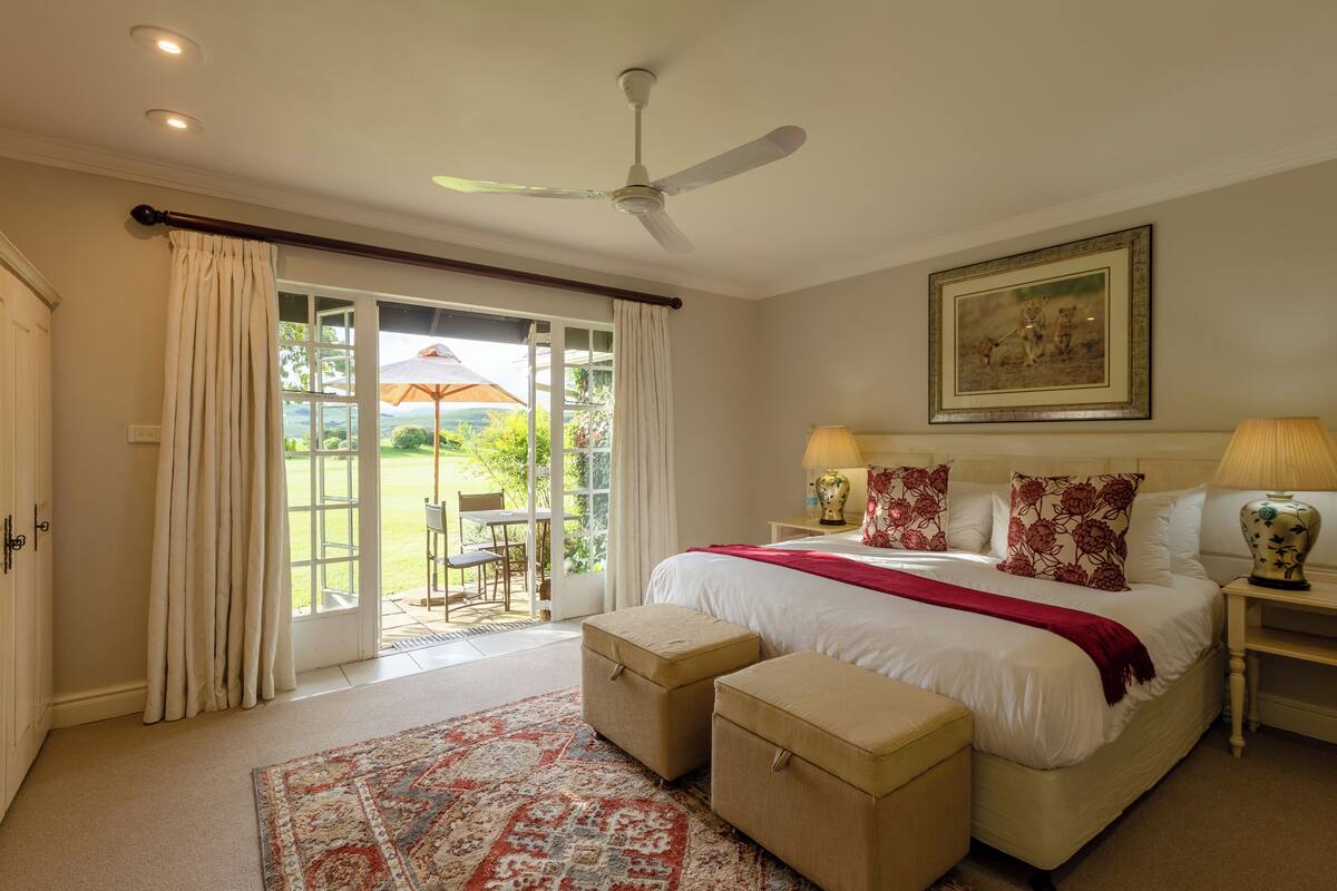 Deluxe Room, 1 Katil Raja (King) | Peralatan tempat tidur premium, peti besi dalam bilik, kalis bunyi