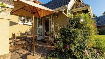 Junior Suite, 1 King Bed | Terrace/patio