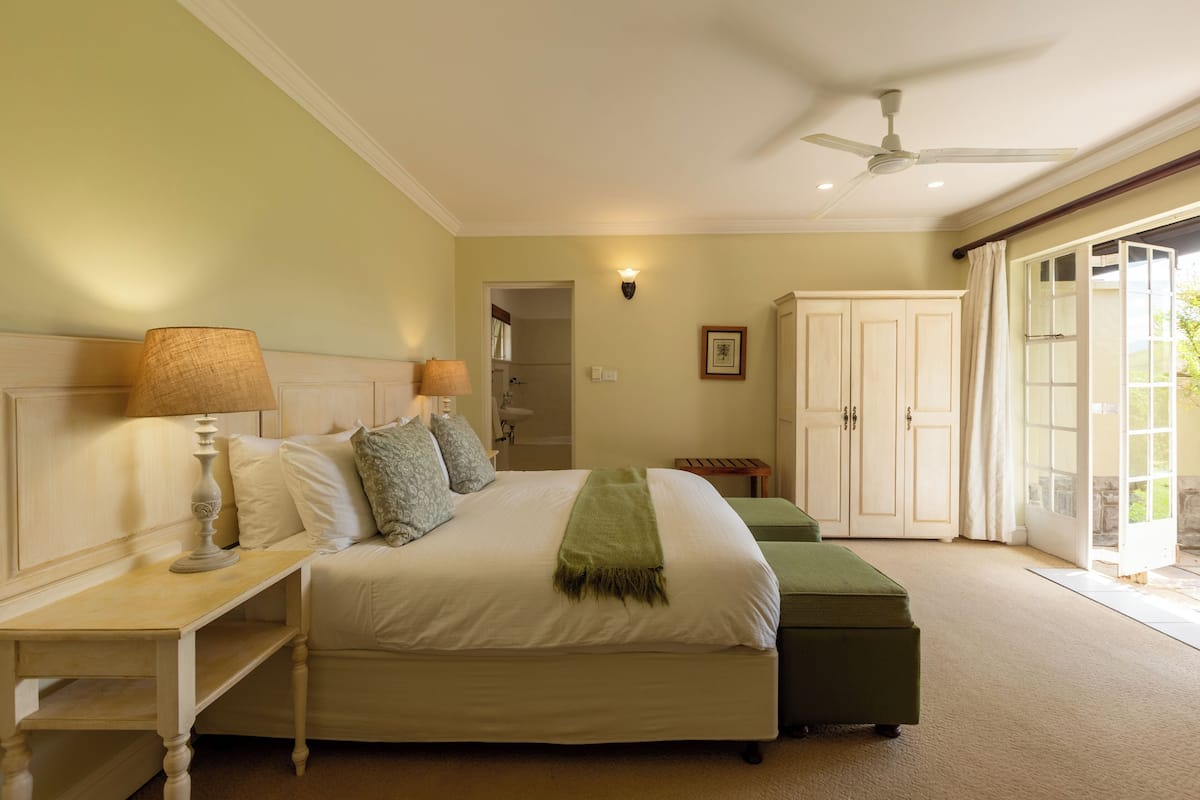 Deluxe Double Room, 1 King Bed | 1 bedroom, premium bedding, in-room safe, individually furnished