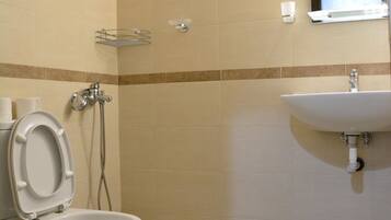 Standard Apartment, 1 Bedroom | Bathroom | Shower, free toiletries, hair dryer, towels