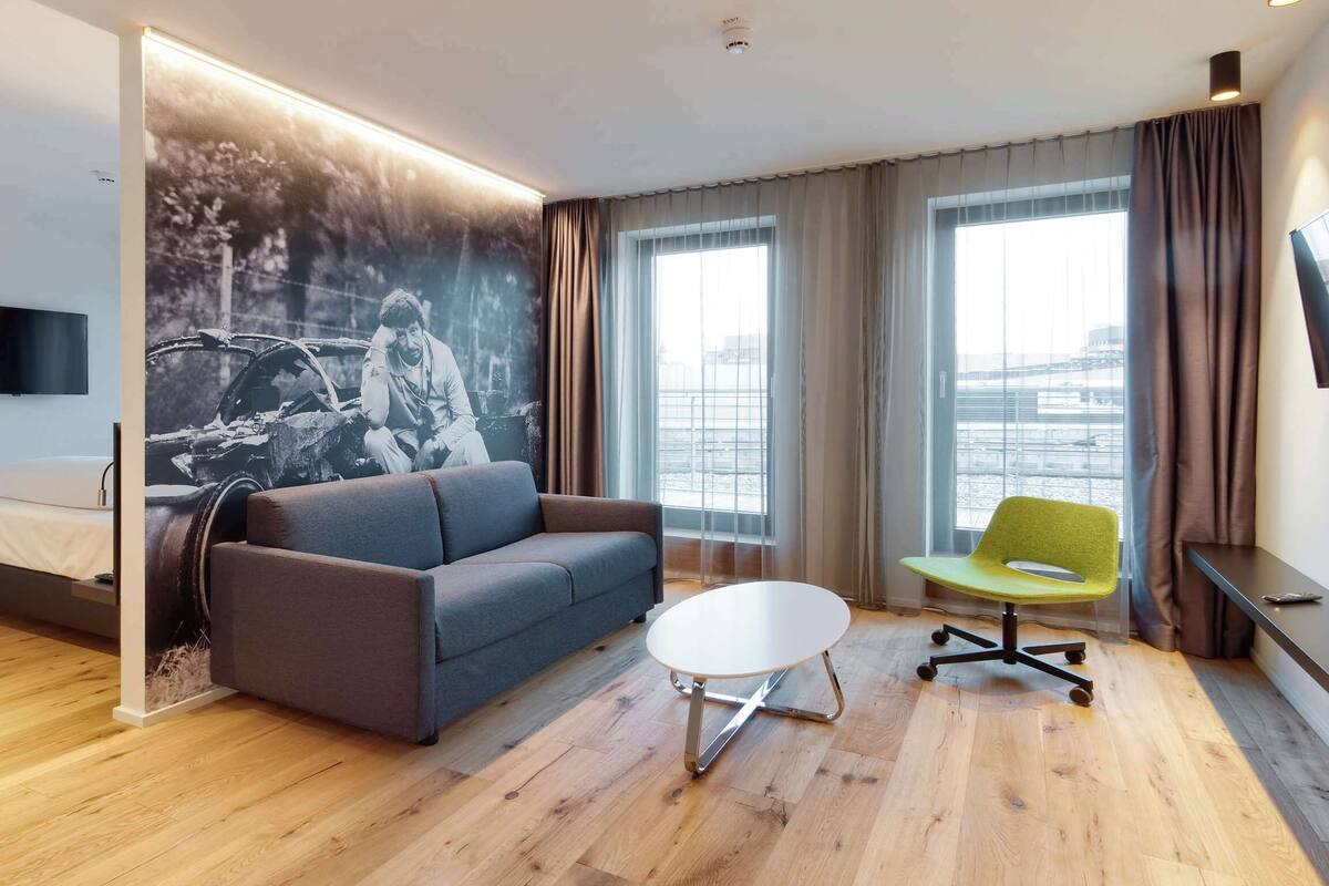 junior suite, 1 double bed, kitchenette | miscellaneous