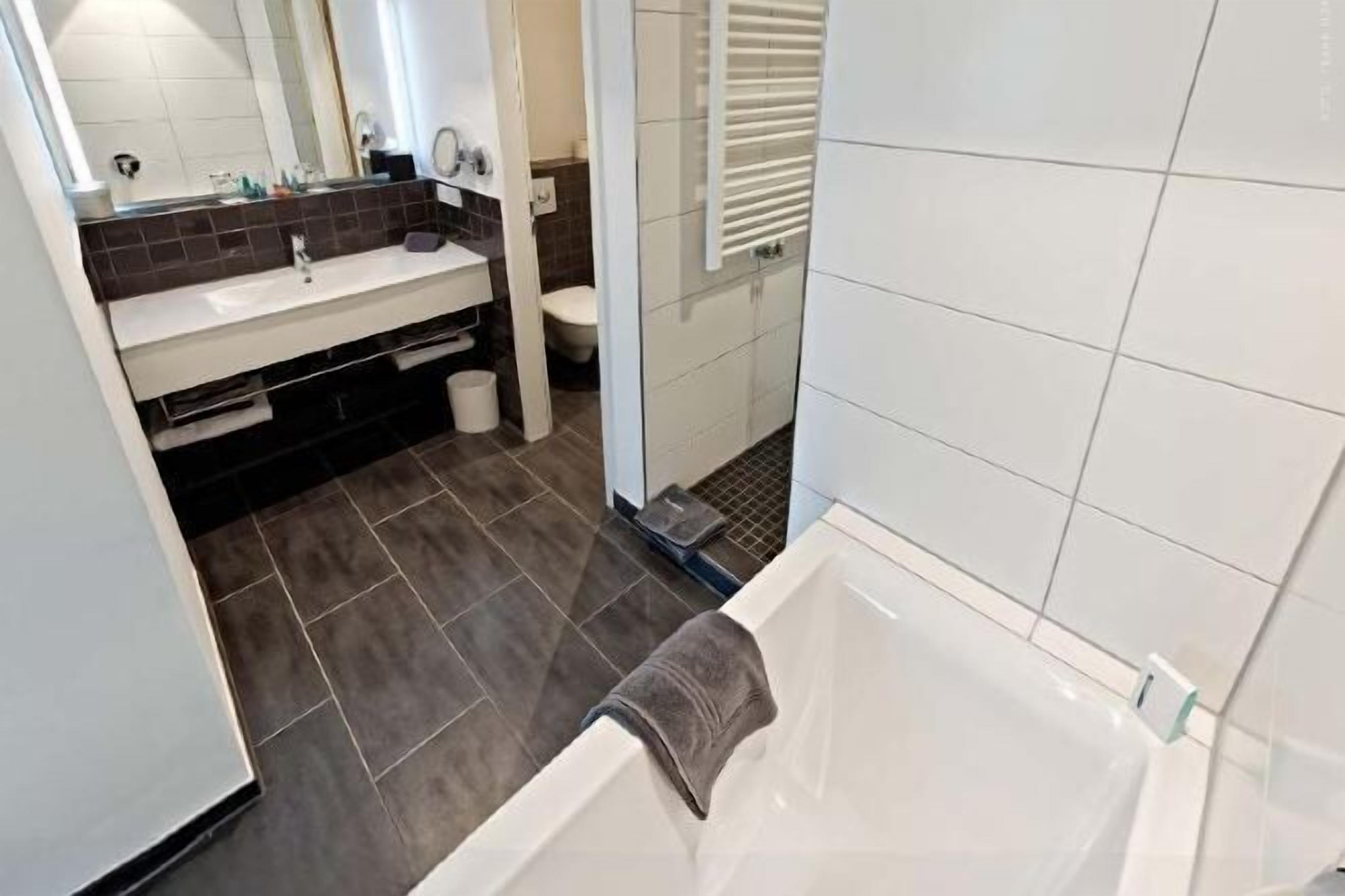 Bad | Dusj, toalettartikler (inkludert), hårføner og badekåper