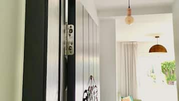 Apartamento superior | Sala de estar | Televisión LCD de 32 pulgadas con canales por satélite, una televisión