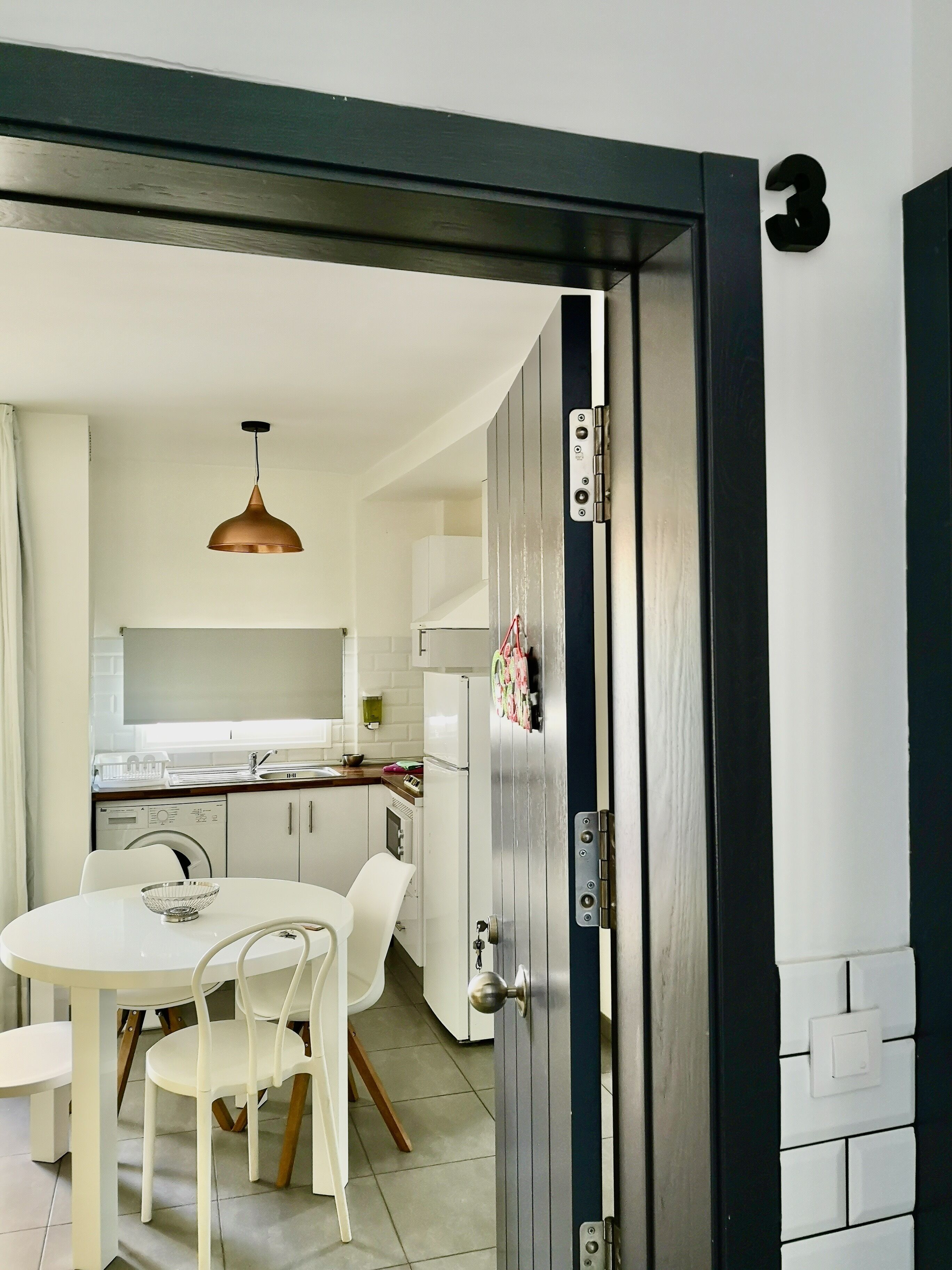 Apartamento, bañera de hidromasaje, en la zona del jardín | Sala de estar | Televisión LCD de 32 pulgadas con canales por satélite, una televisión