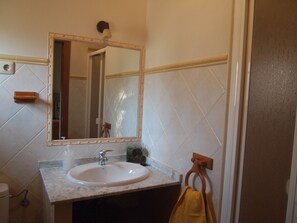 Ferienhaus, 2 Schlafzimmer | Badezimmer | Haartrockner, Handtücher