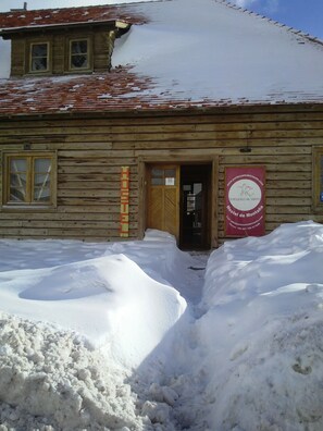 Property entrance - Portezuelo del Viento - Mountain Hostel (Las Cuevas)