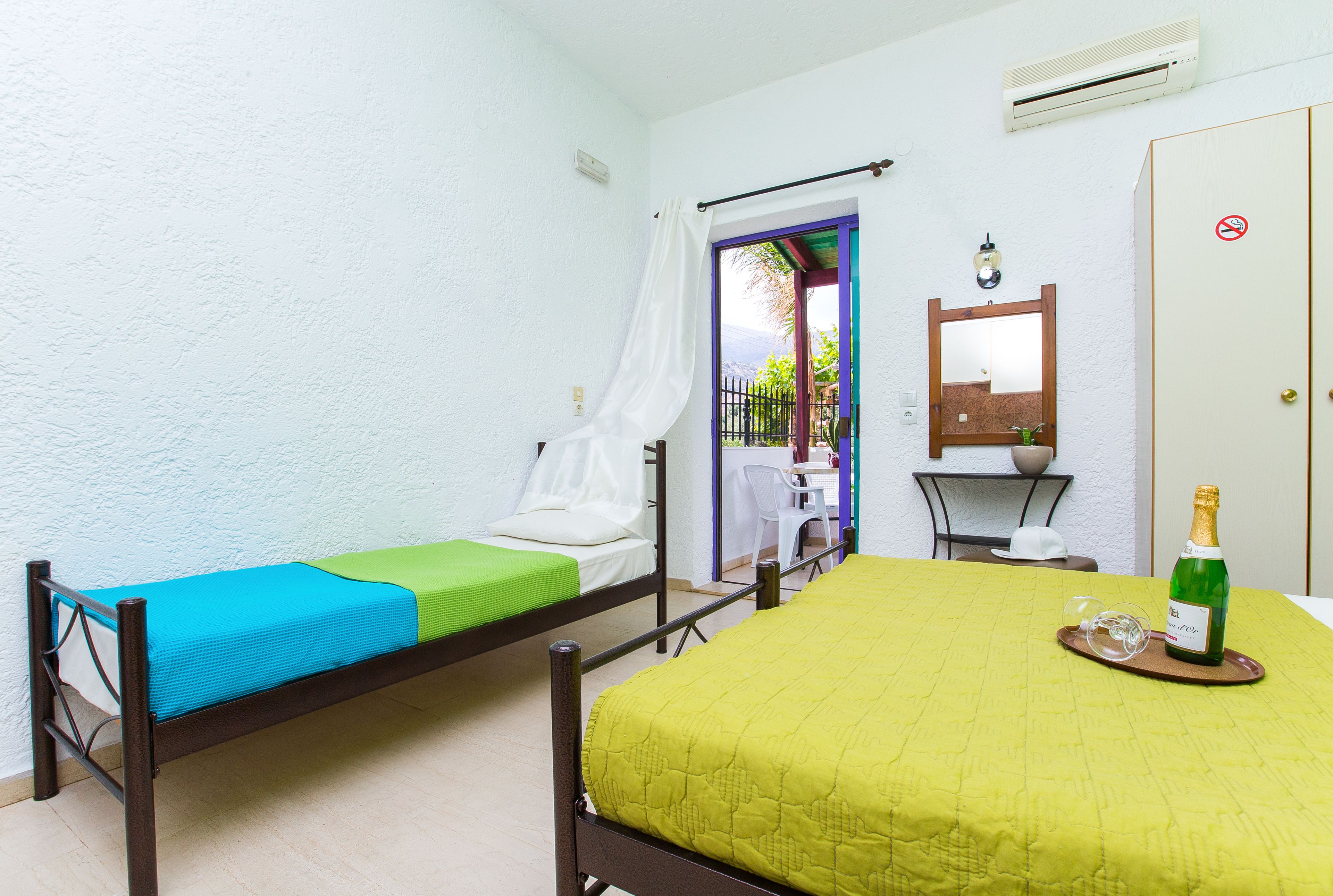 standard studio, 3 single beds | desk, iron/ironing board, free wifi, bed sheets