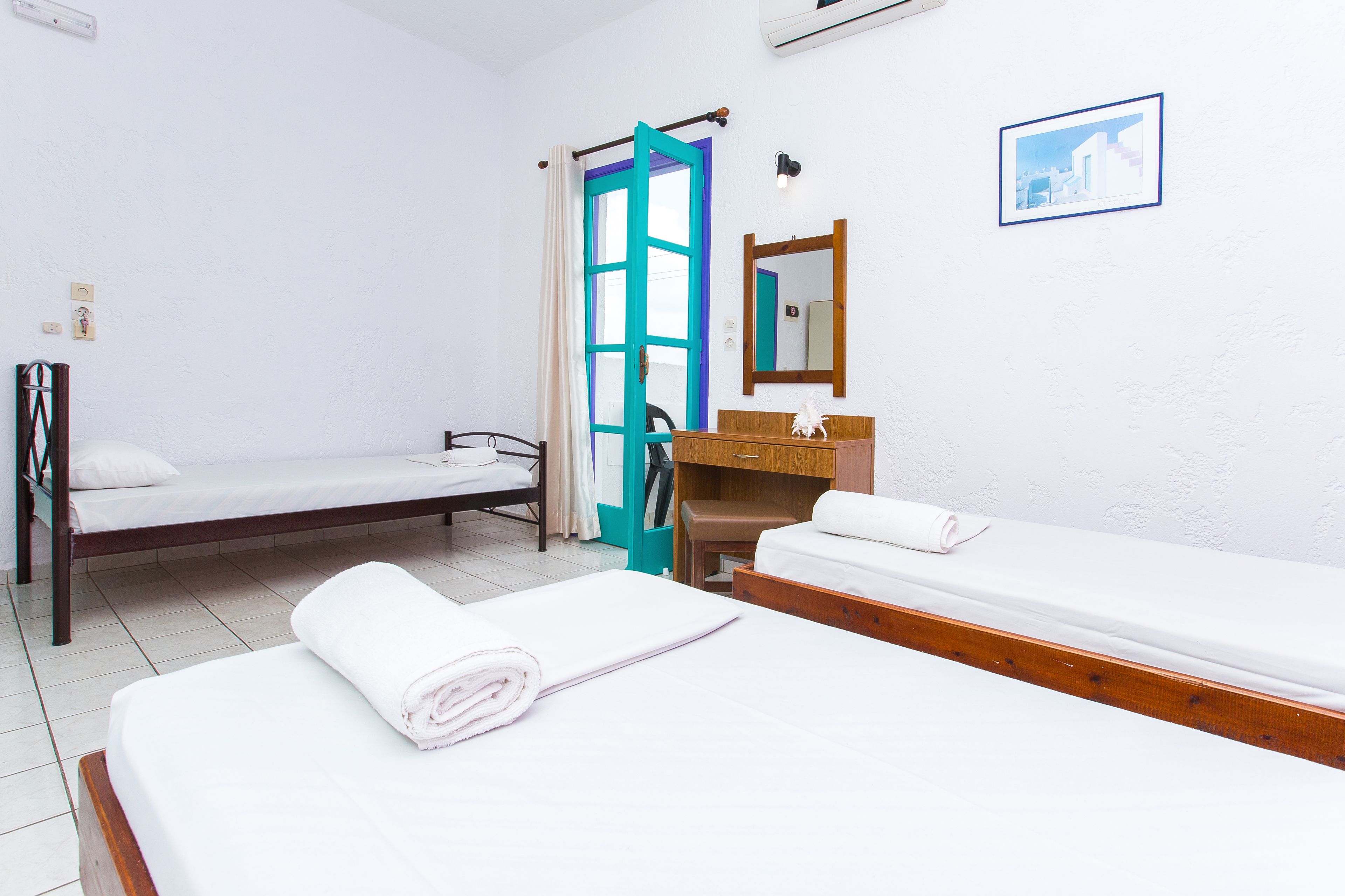 standard studio, 3 single beds | desk, iron/ironing board, free wifi, bed sheets