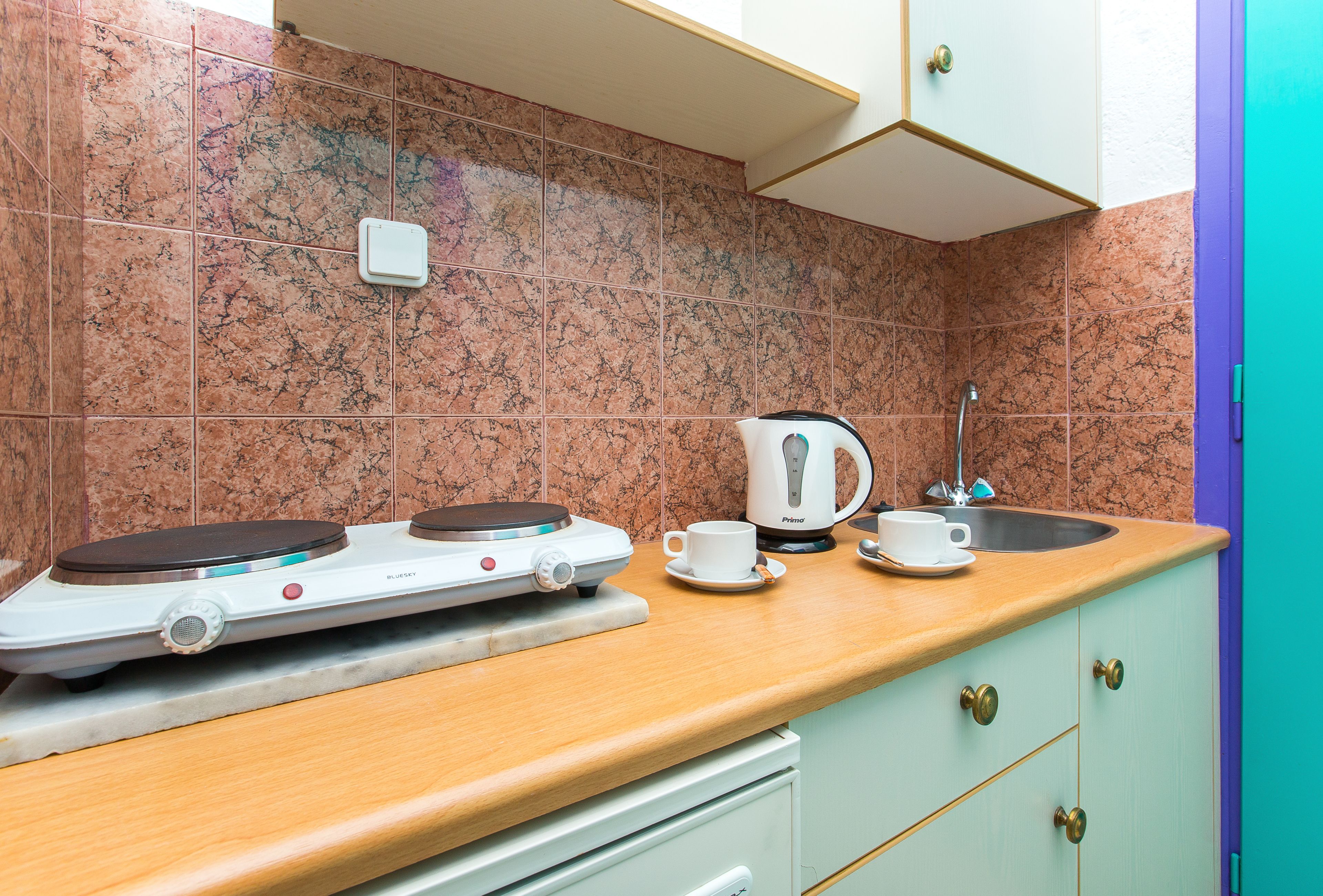 fridge, stovetop, electric kettle, cookware/dishes/utensils