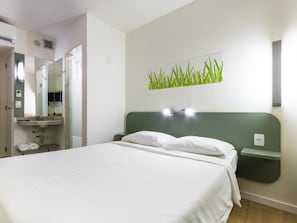 Apartment, 1 Double Bed | Desk, blackout drapes, soundproofing, free WiFi