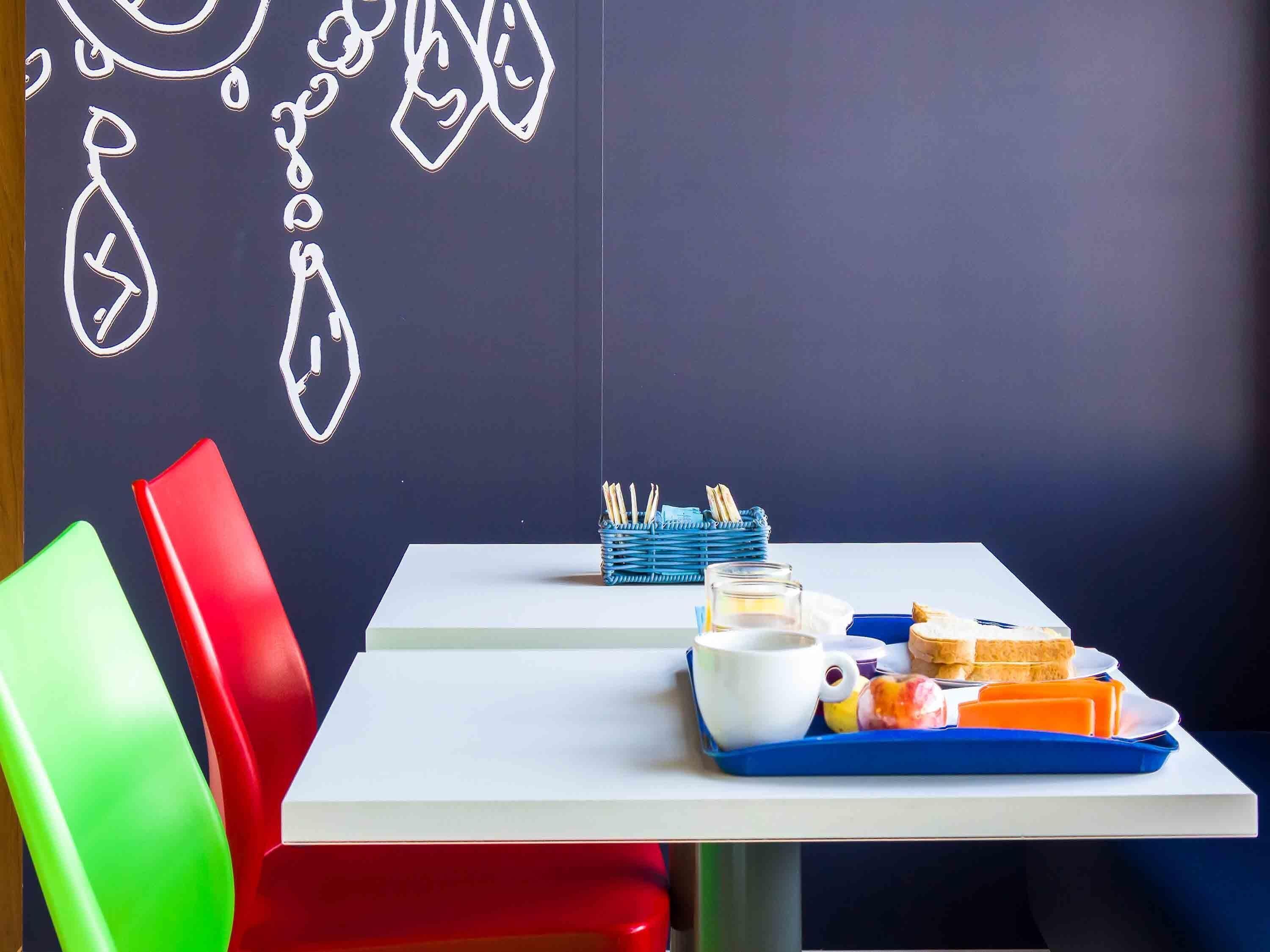 daily buffet breakfast (brl 37 per person)