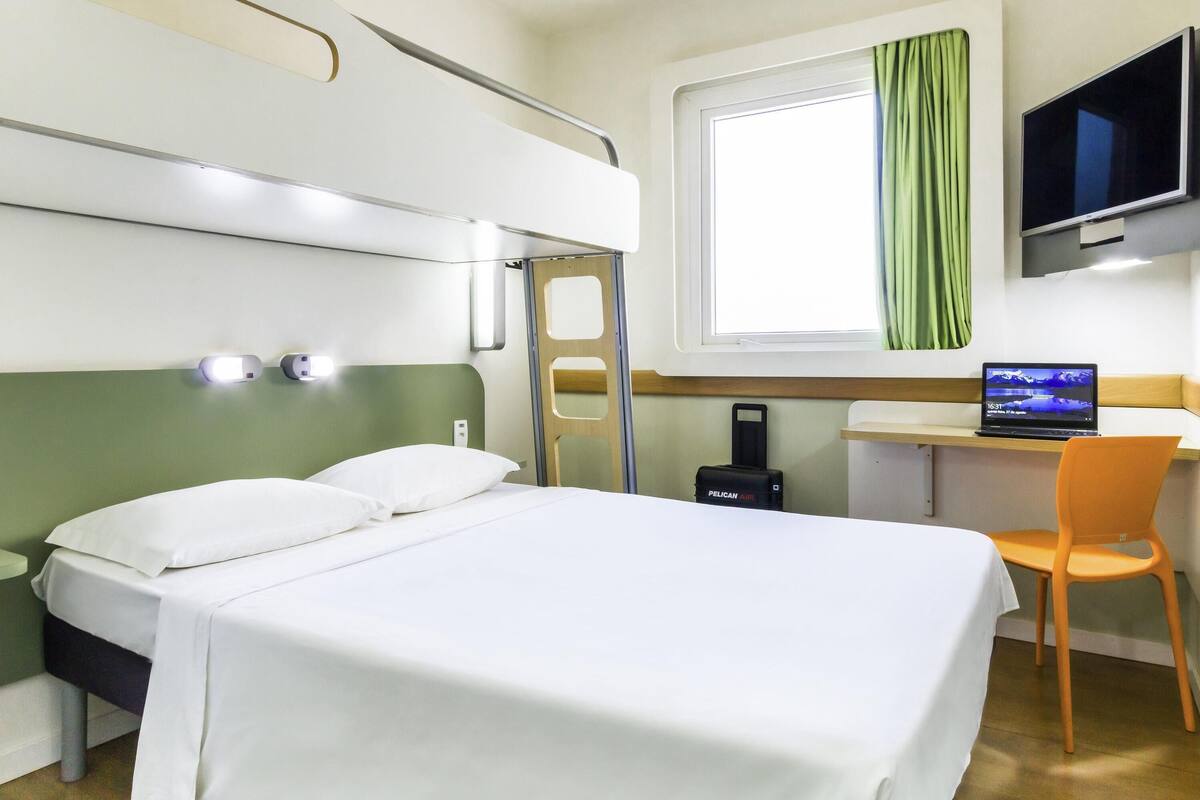 Apartemen, 1 Tempat Tidur Double | Meja kerja, tirai kedap cahaya, kedap suara, dan Wi-Fi gratis