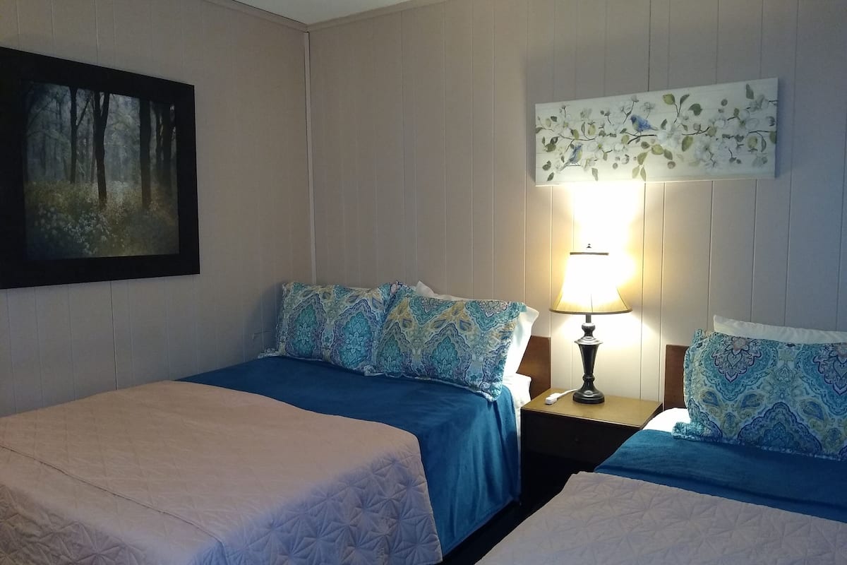 Triple Room, Multiple Beds, Non Smoking | Individually decorated, individually furnished, desk, laptop workspace